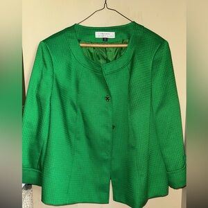 Tahari | Green Blazer 16W Luxury fabric missing top and bottom button